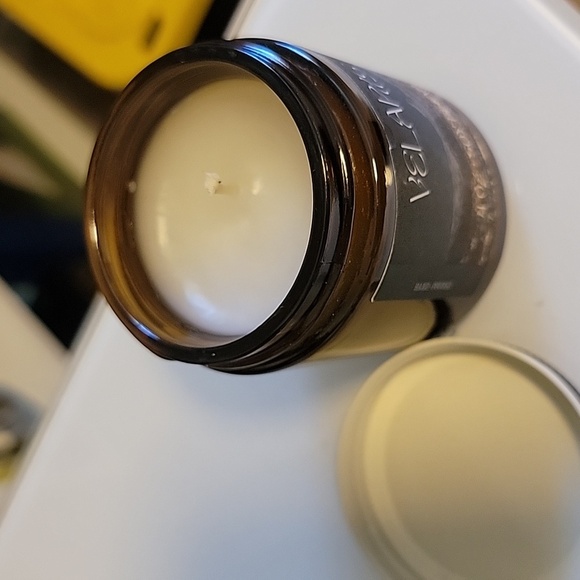 Velaris from ACOTAR Brand New 4oz Soy Blend Candle (berries, apple, tangerine) - Picture 2 of 3
